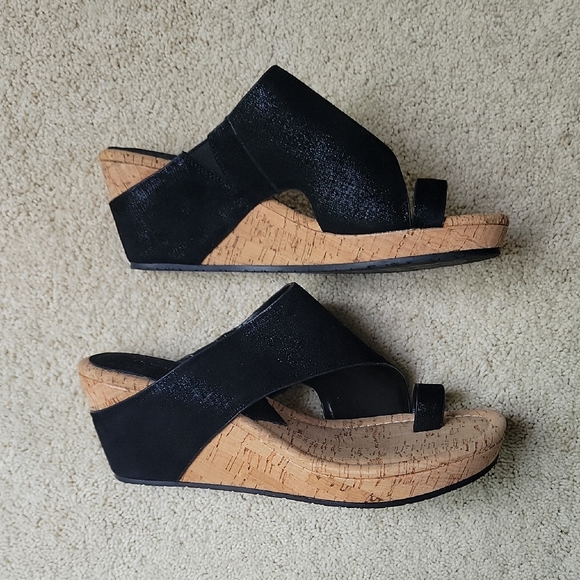 Donald J. Pliner‎ Gyer Wedge Sandals Cork Soles Black Metallic Leather 6.5 NWOT - Picture 1 of 11
